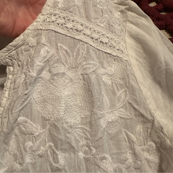 GAP Beautiful Embroidered Top Rayon Cotton3/4 Sleeves women S - Picture 9 of 9